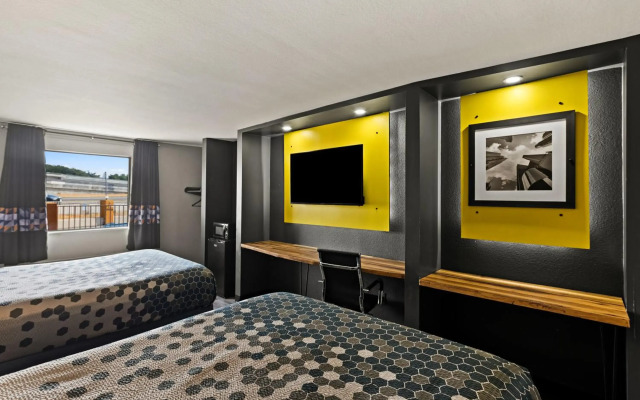 Rodeway Inn & Suites Downtown North