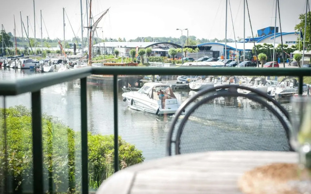 Water Villa Kortgene by Veerse Meer