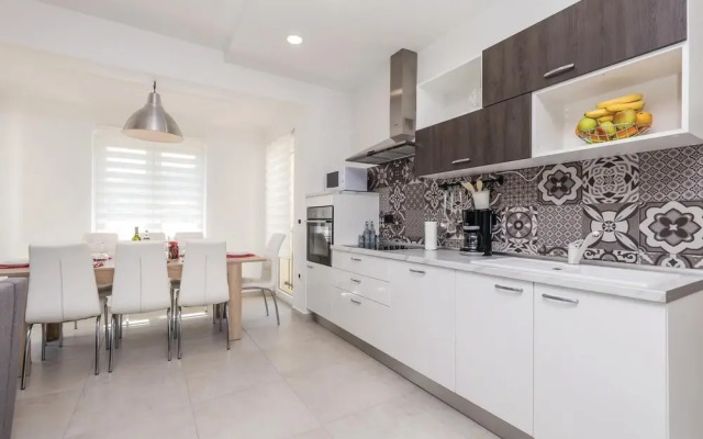 Stunning Home in Matulji With Wifi and 4 Bedrooms