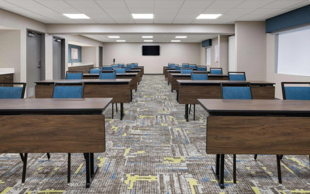 Hampton Inn Cleveland Airport - Tiedeman Road