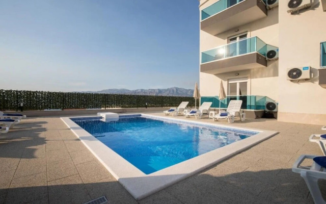 Jakov - Modern and Cosy With Pool - B3