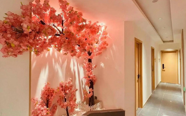 Ale Recluse Art Villa Hotel