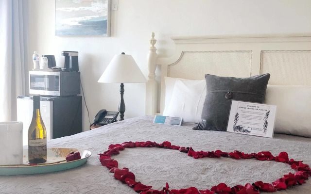 Seaside Laguna Inn & Suites