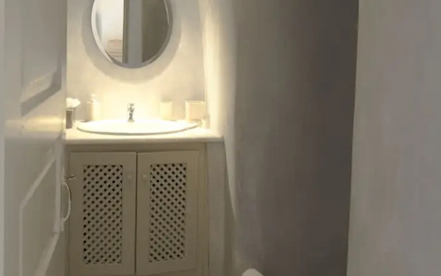 Neema Maison Finikia Santorini