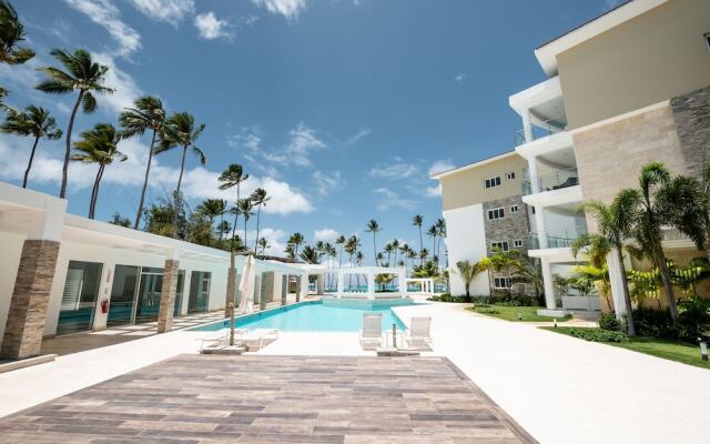 Family Getaway Apartment - On The Beach