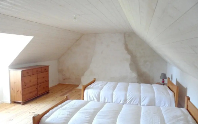 House With 4 Bedrooms in Plogastel-saint-germain, With Enclosed Garden