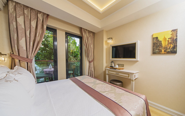 Grand Naki Hotel