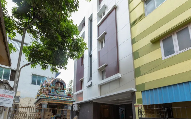 Oyo 17224 Swarnam Residency