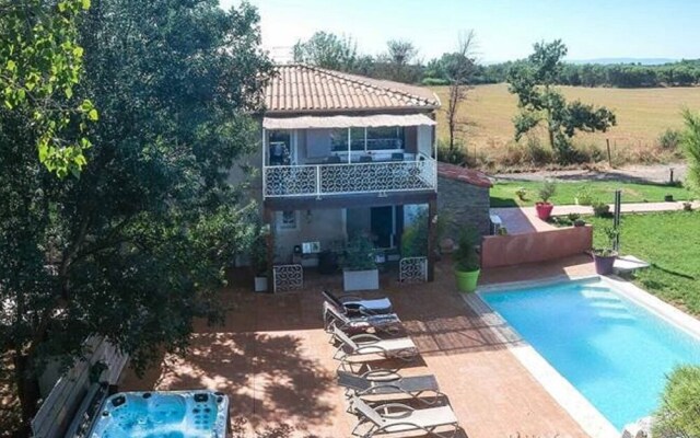Villa Alyzea