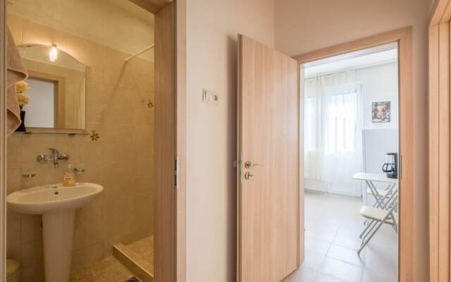 FM Deluxe 2-BDR Apartment with Terrace - Central City View