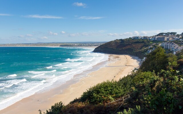 Chy Kerris, Carbis Bay