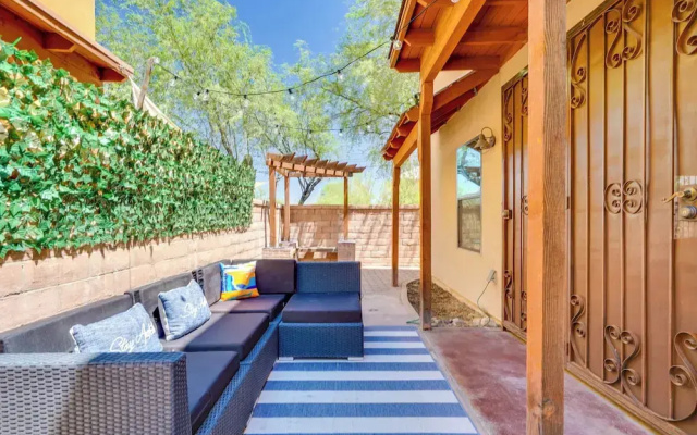 Southwestern Chic! Tucson Retreat w/ Private Patio