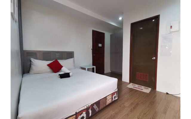 OYO 443 Maria Cristina Arcade Suites