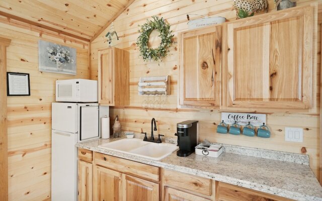 Stunning Cabin Right on Main St!