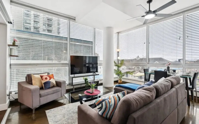Luxury Condo Steps From Stampede Park