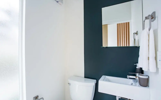 WanderJaunt Valeta 2BR Point Loma