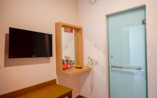 Family Budget Hotels F77 by Reddoorz