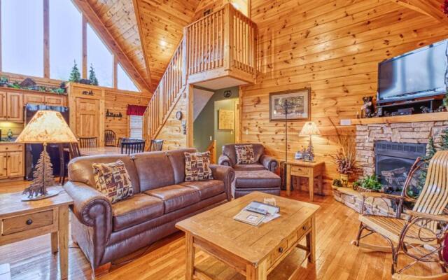 Gatlinburg Getaway, 5 Bedrooms, Sleeps 22, Views, Hot Tub, Game Room,