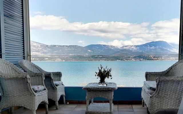 Alekos Beach Houses-Romance