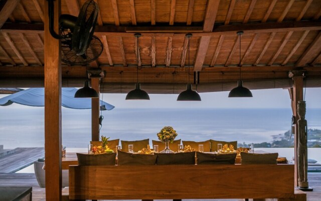 Palatial Wooden Villa, 4br, Lovina