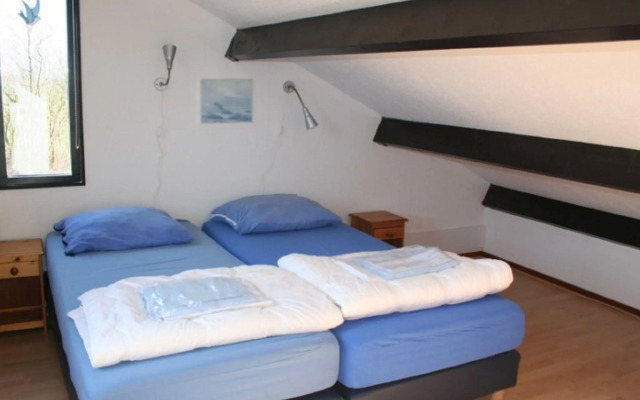 Detached holiday home with dishwasher, located on Texel