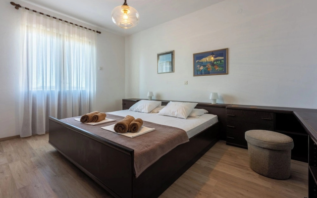 Apartment KOMPES