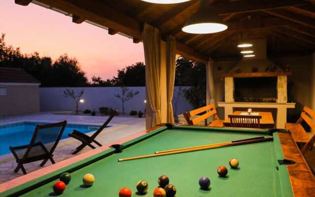 Villa in Pridraga With Pool and Five Person
