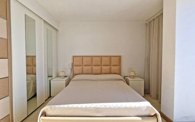 Penthouse Le Vele Sea View 2 Sleeps Air-conditioned