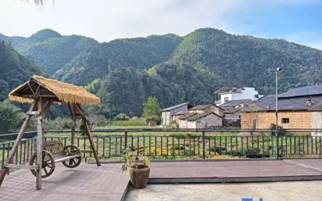 Xiuning Liu Jie's Family Farmhouse