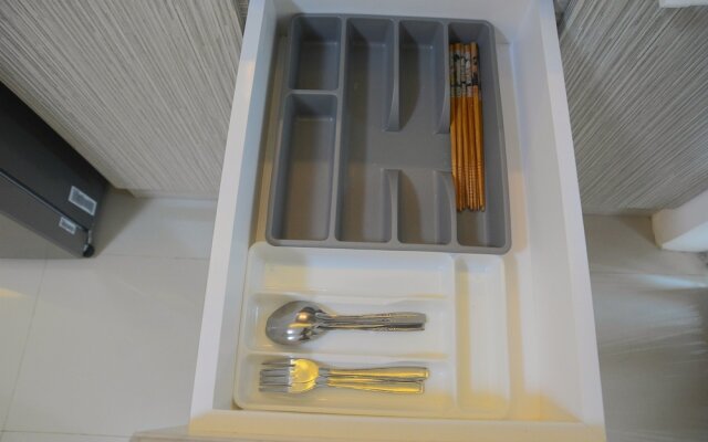 Pool View 2BR with Sofa Bed Bassura City Apartment