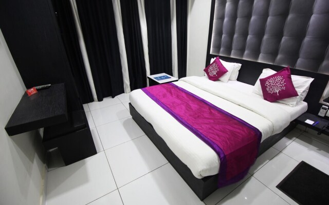 OYO 1319 Hotel Paramount Inn