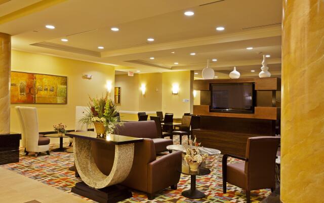 Holiday Inn Express & Suites, International Drive, an IHG Hotel