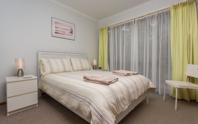 'Cliff 64' Cliff Top Home