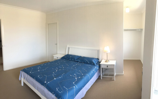 Apple House Upper Point Cook