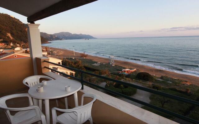 Menigos Resort & Glyfada Villas