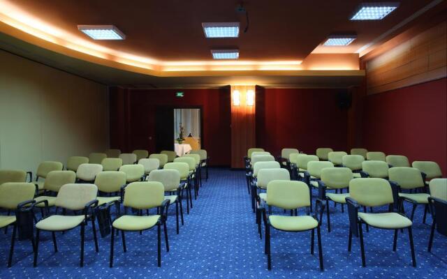 Central Plaza Hotel