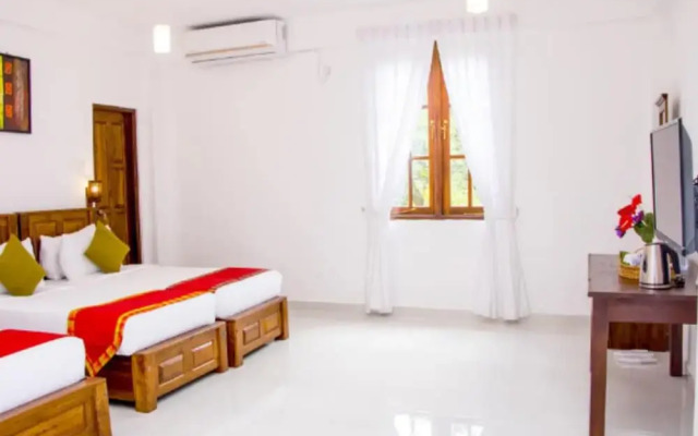 OYO 431 White Camelot