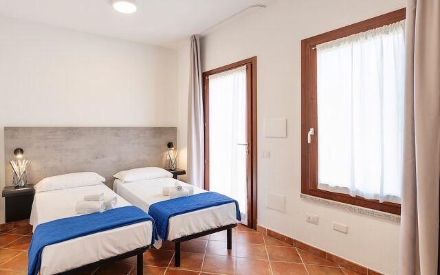 Residence with pool in Isola Rossa