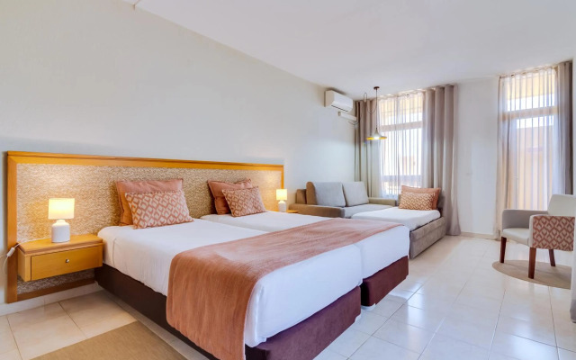 Auramar Beach Resort