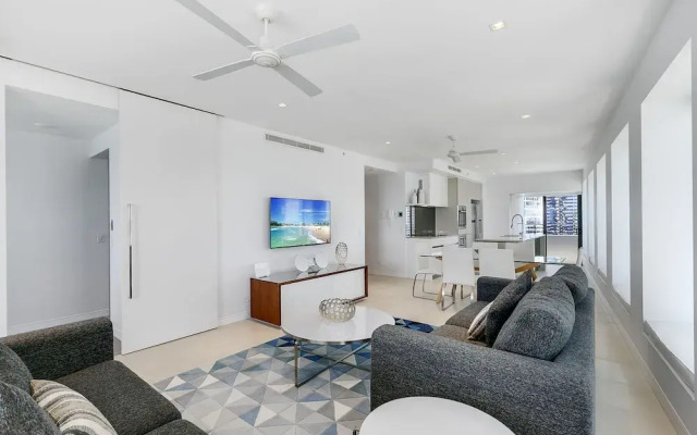 Soul on the Esplanade - HR Surfers Paradise