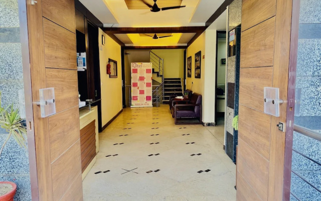 FabHotel Noida City Center 1