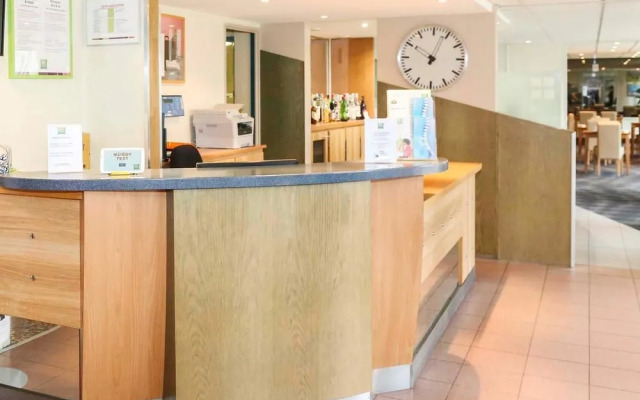 Express By Holiday Inn Hotel Hotel