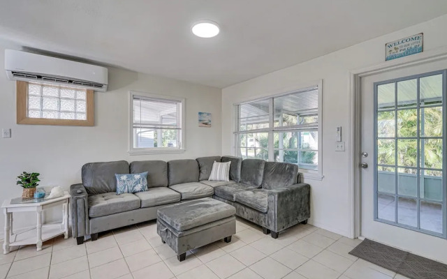 1 Mi to Boat Ramp: Bokeelia Home w/ Screened Patio