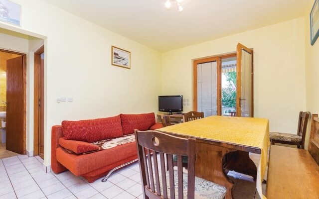 Beautiful Home in Povile With Wifi and 2 Bedrooms
