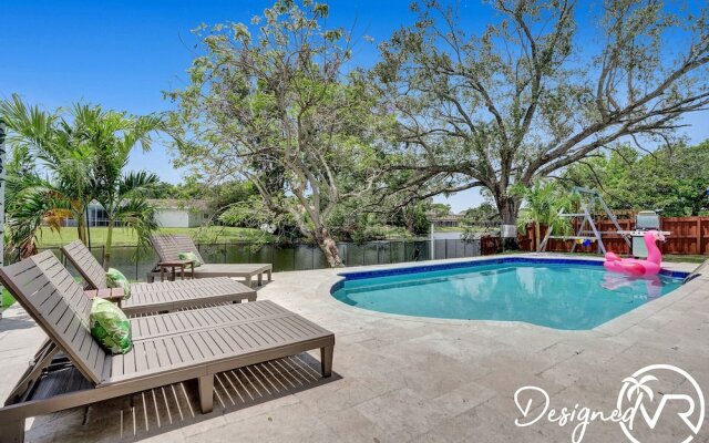 Family vacation 6 Br with Heated Pool