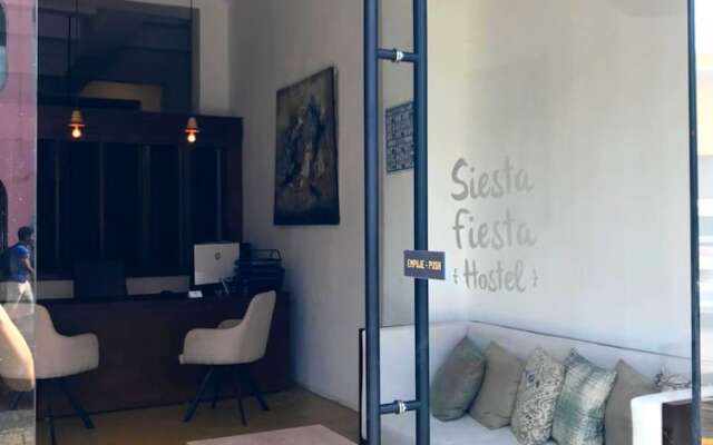 Siesta Fiesta Hotel & Hostel