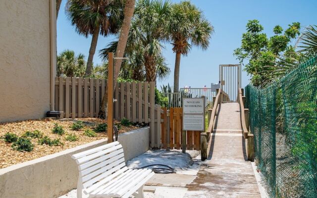 Midnight Cove II Bldg 7: Top Floor With Views