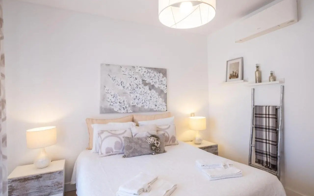 #092 Exclusive Retreat - Unique Holidays