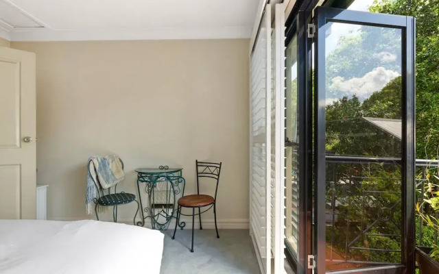 Spacious 2-bed Townhouse With Garage & Patio