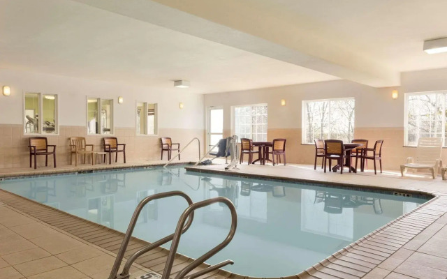 Country Inn & Suites by Radisson, Norman near University